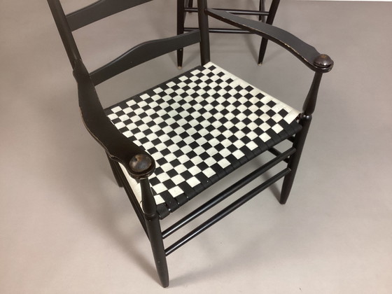 Image 1 of 2 Chaises Vintage Shaker Chaises à accoudoirs en bois noir avec dossier en châle