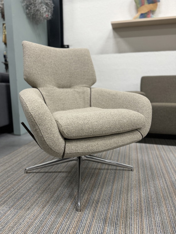 Image 1 of Leolux Lloyd Fauteuil avec pouf tissu Monza