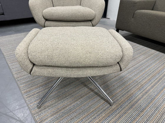 Image 1 of Leolux Lloyd Fauteuil avec pouf tissu Monza