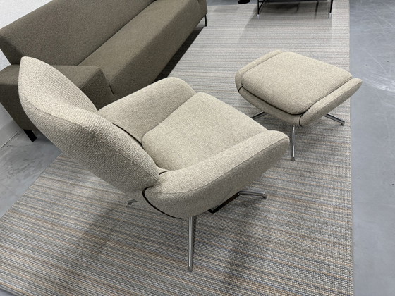 Image 1 of Leolux Lloyd Fauteuil avec pouf tissu Monza