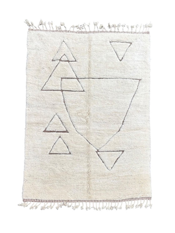 Image 1 of Tapis contemporain marocain en laine blanche