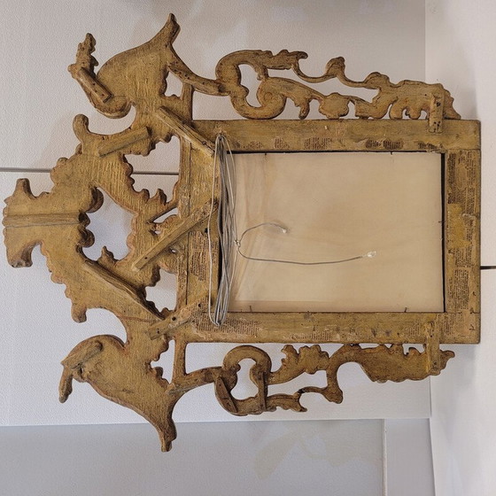 Image 1 of Miroir vintage dans un cadre en bois sculpté et doré