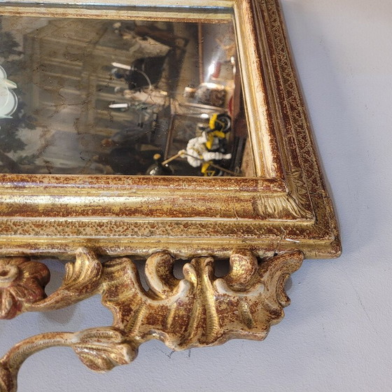 Image 1 of Miroir vintage dans un cadre en bois sculpté et doré