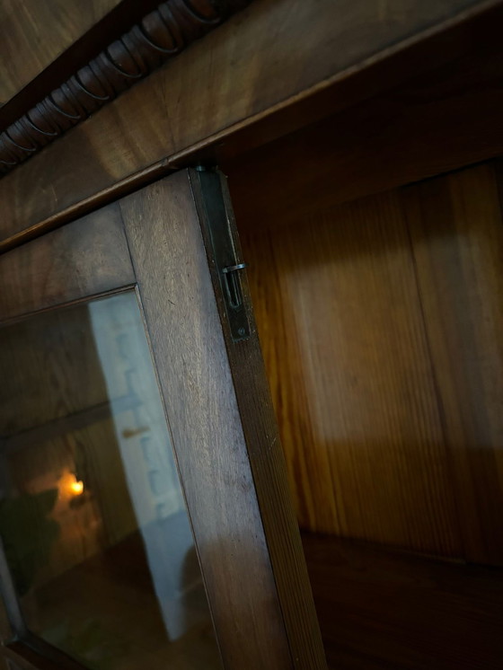 Image 1 of Bibliothèque classique en bois avec portes en verre