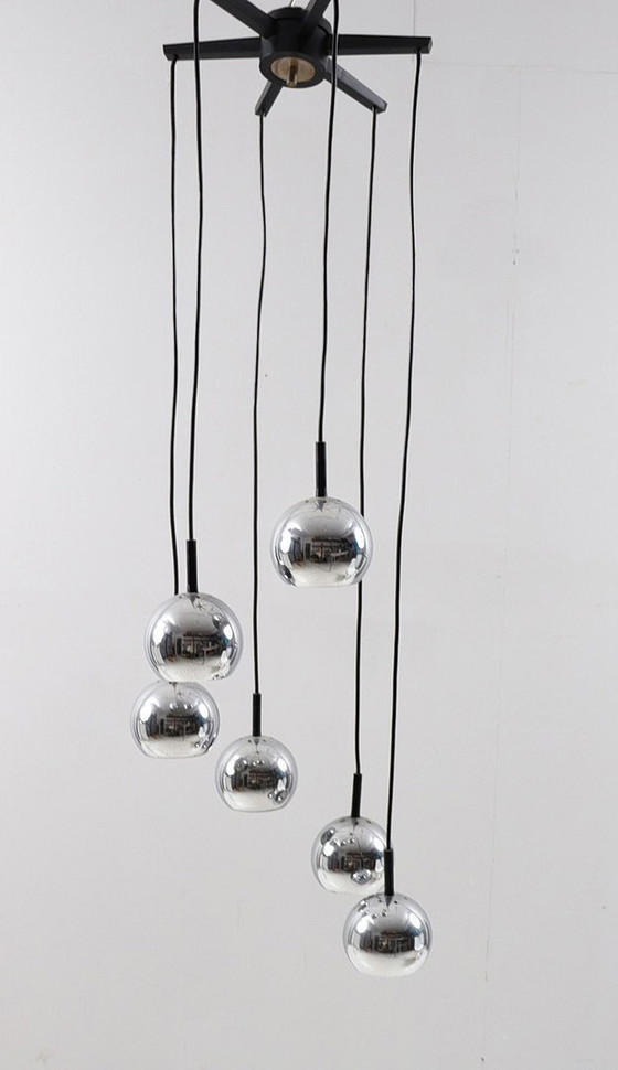 Image 1 of Lampe en cascade/à suspension chrome, années 1970, Italie.