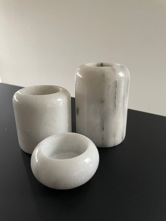 Image 1 of 3X bougeoirs cylindriques en marbre blanc