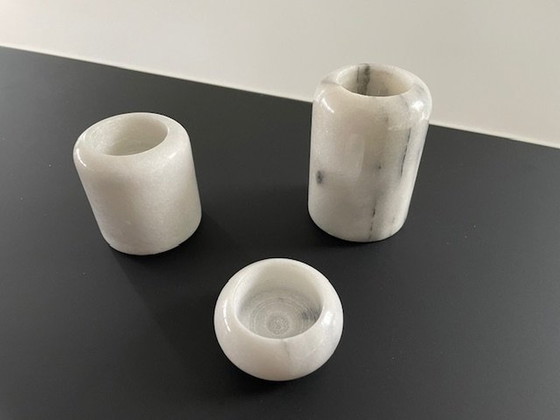 Image 1 of 3X bougeoirs cylindriques en marbre blanc