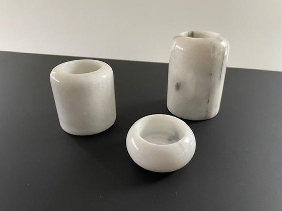 Image 1 of 3X bougeoirs cylindriques en marbre blanc