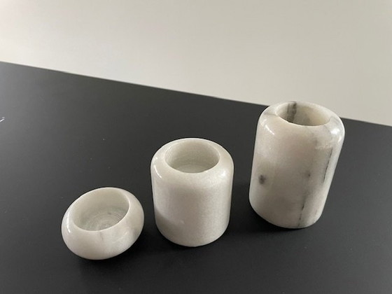 Image 1 of 3X bougeoirs cylindriques en marbre blanc