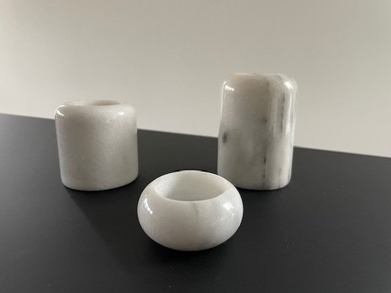 Image 1 of 3X bougeoirs cylindriques en marbre blanc