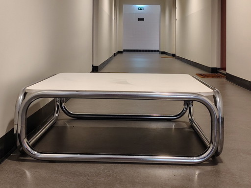 Table basse en chrome de l'ère spatiale