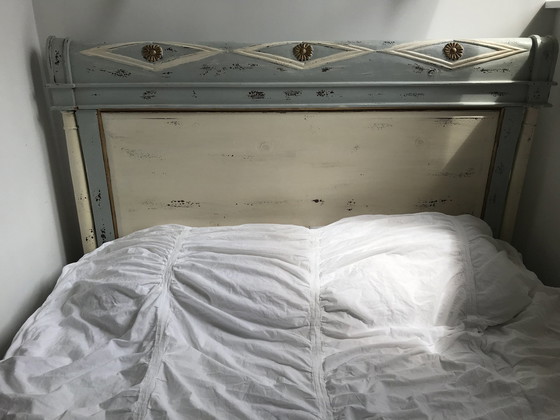 Image 1 of Ensemble de chambre à coucher en bois massif (lit et armoire)