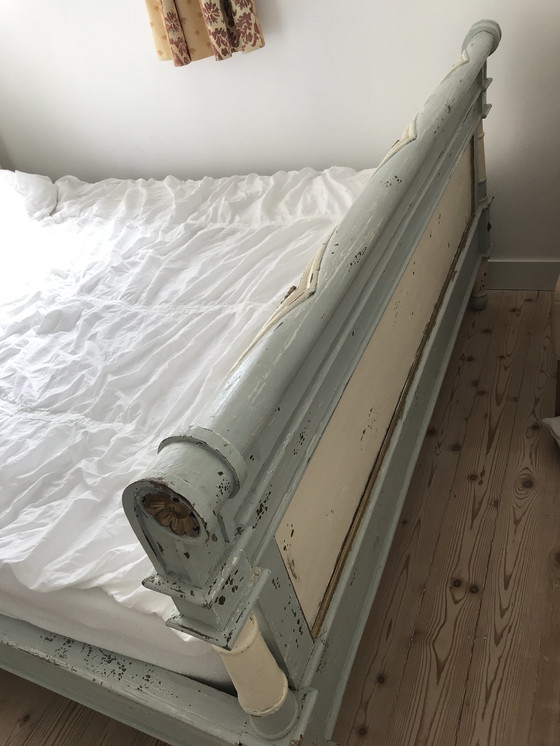 Image 1 of Ensemble de chambre à coucher en bois massif (lit et armoire)