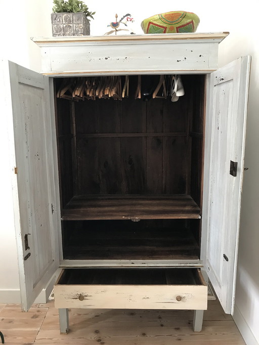 Ensemble de chambre à coucher en bois massif (lit et armoire)