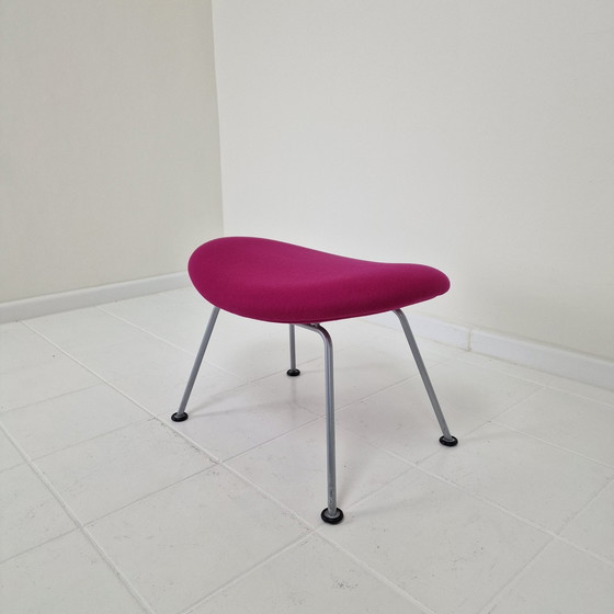 Image 1 of Deux chaises à tranches orange et un pouf par Pierre Paulin pour Artifort, 1990S