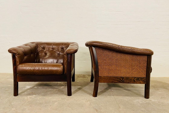 Image 1 of Fauteuils club danois du milieu du siècle, en cuir brun et rotin, de style rétro, 60S