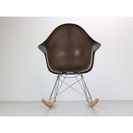 Image 1 of Fauteuil à bascule vintage "RAR" marron par Charles et Ray Eames pour Herman Miller, 1977