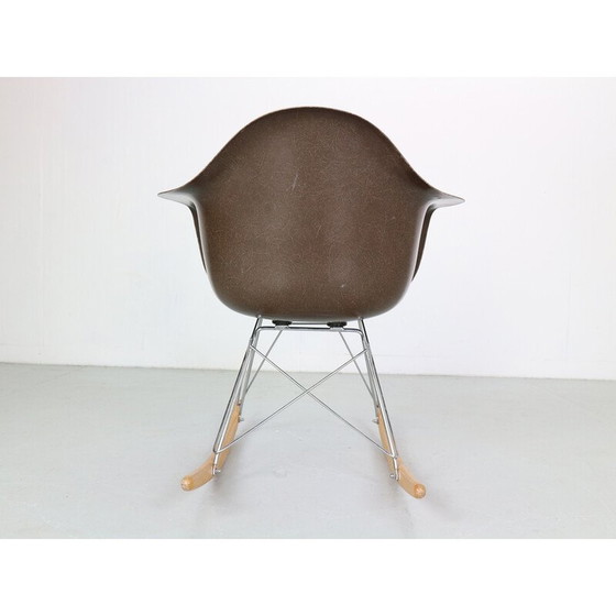 Image 1 of Fauteuil à bascule vintage "RAR" marron par Charles et Ray Eames pour Herman Miller, 1977