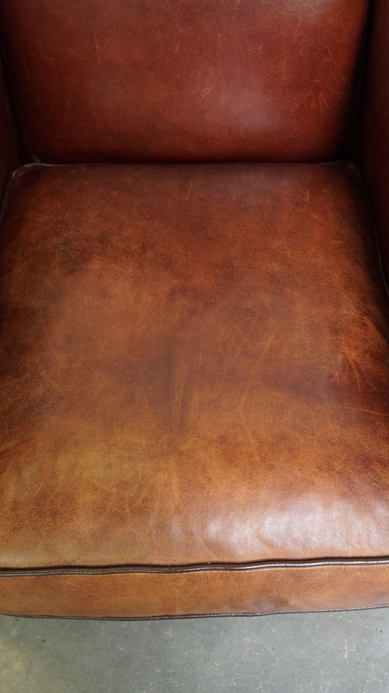 Image 1 of Fauteuil en peau de mouton avec passepoil marron foncé