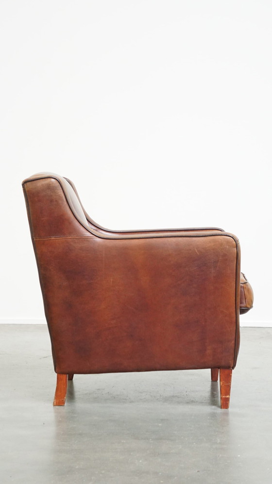 Image 1 of Fauteuil en peau de mouton avec passepoil marron foncé