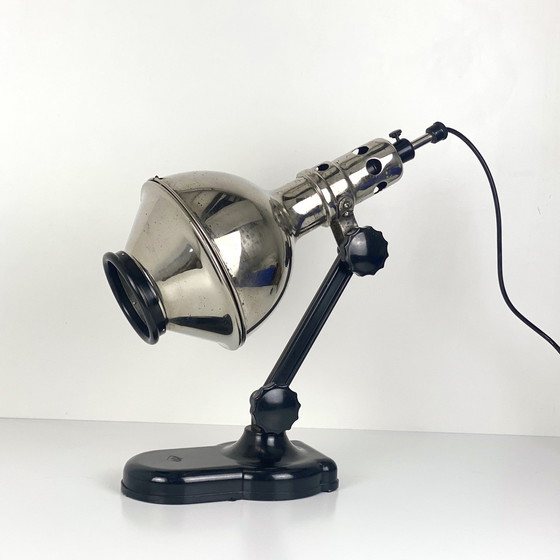 Image 1 of Lampe Directionnelle Streamline En Chrome Et Bakelite Des Années 40