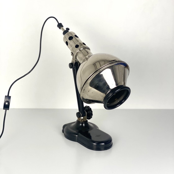 Image 1 of Lampe Directionnelle Streamline En Chrome Et Bakelite Des Années 40