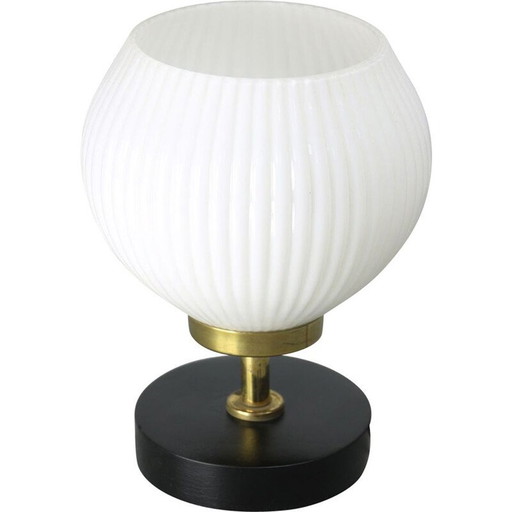 Lampe à poser du Mid Century en laiton et opaline