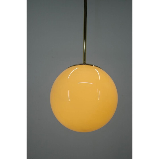 Image 1 of Lampe suspendue vintage Bauhaus en laiton et verre soufflé, 1930