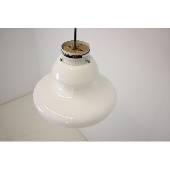 Image 1 of Lampe suspendue vintage en verre et laiton par Napako, Tchécoslovaquie 1960