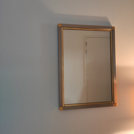 Image 1 of Miroir dans un cadre en laiton et métal