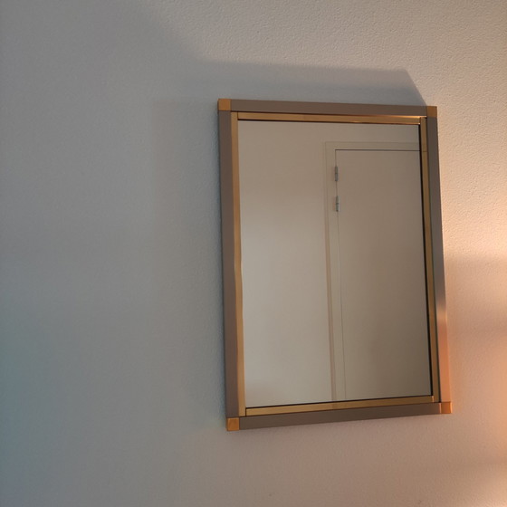 Image 1 of Miroir dans un cadre en laiton et métal