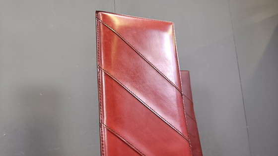 Image 1 of Chaises de salle à manger italiennes à dossier haut en cuir rouge, lot de 6, années 1980