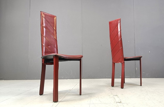 Image 1 of Chaises de salle à manger italiennes à dossier haut en cuir rouge, lot de 6, années 1980