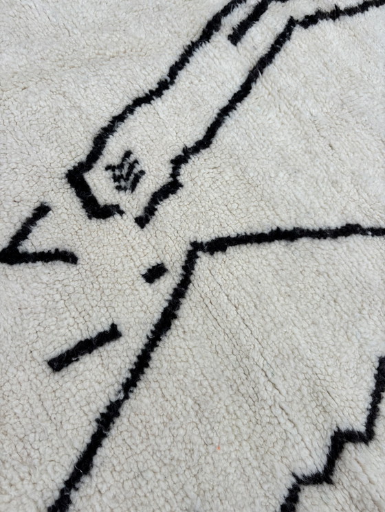 Image 1 of Tapis berbère moderne - Design abstrait noir et blanc (210X300 Cm)