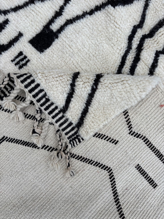Image 1 of Tapis berbère moderne - Design abstrait noir et blanc (210X300 Cm)