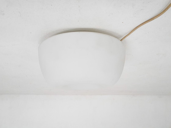 Image 1 of Plafonnier ou applique en verre au lait Glasshutte Limburg, Allemagne, années 1970