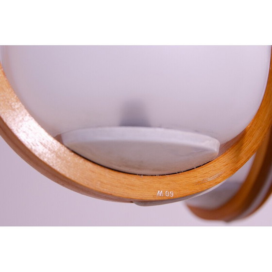 Image 1 of Lampadaire d'hôtel vintage en verre blanc opaque et hêtre, Tchécoslovaquie 1970