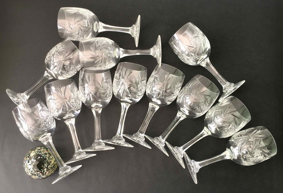Image 1 of Ensemble De 12 Verres À Vin En Cristal De Bohême Taillé 