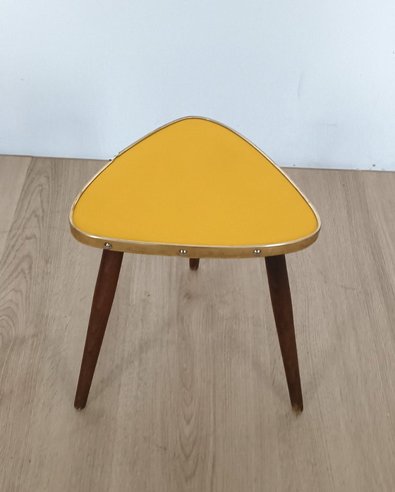 Image 1 of Table d'appoint Fifties en jaune