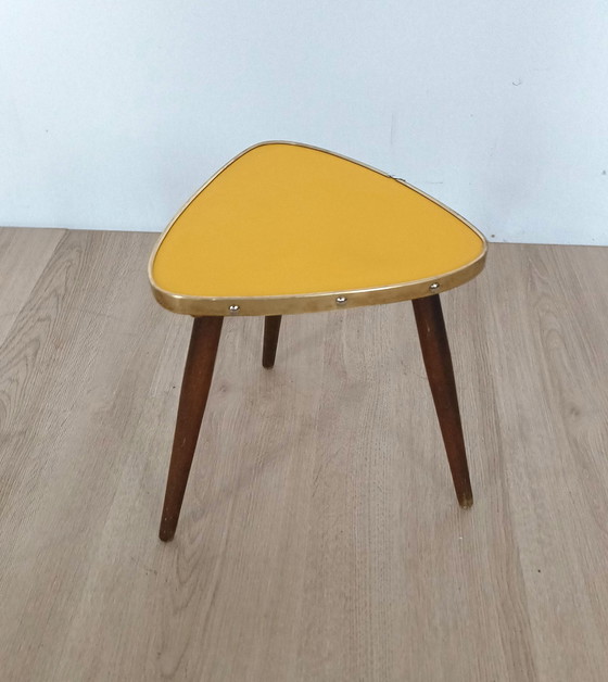 Image 1 of Table d'appoint Fifties en jaune