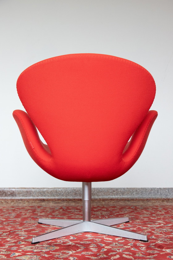 Image 1 of Deux chaises longues en forme de cygne de Fritz Hansen