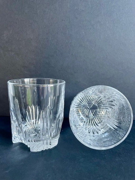 4 verres à whisky / gobelets avec motif en verre