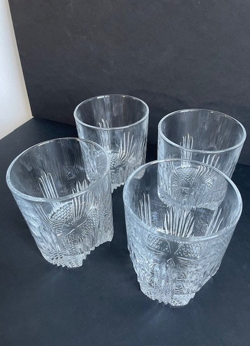 4 verres à whisky / gobelets avec motif en verre