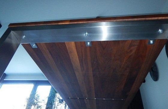 Image 1 of Table de salle à manger vintage en noyer massif