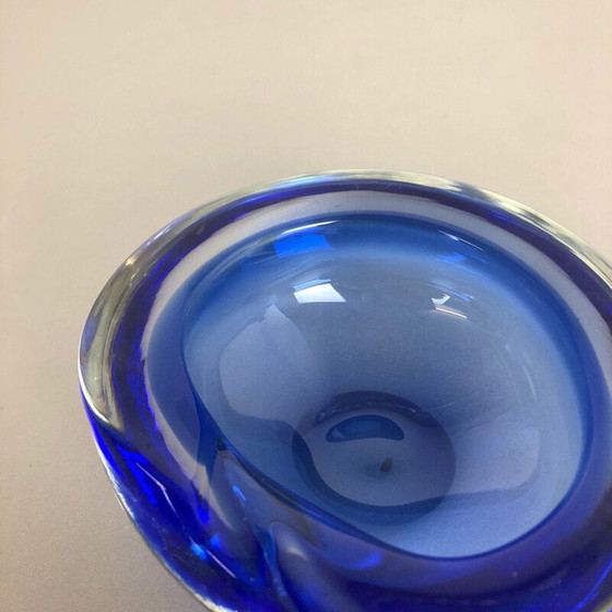 Image 1 of Cendrier vintage en verre de Murano bleu avec coquille Italie 1970