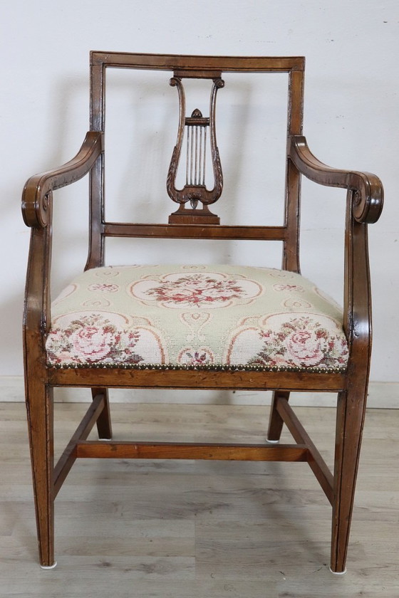 Image 1 of Fauteuil ancien en bois, 18ème siècle