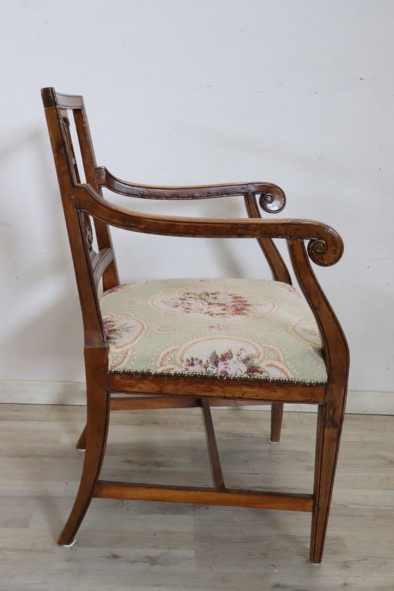 Image 1 of Fauteuil ancien en bois, 18ème siècle