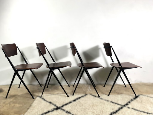 Pyramide Chairs By Wim Rietveld Set Of 4, Industrial Mid Century (Chaises Pyramide par Wim Rietveld)