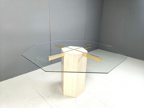 Image 1 of Table de salle à manger octogonale en travertin et laiton par Artedi, 1970S