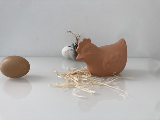 Poulet festif en terre cuite de Pâques